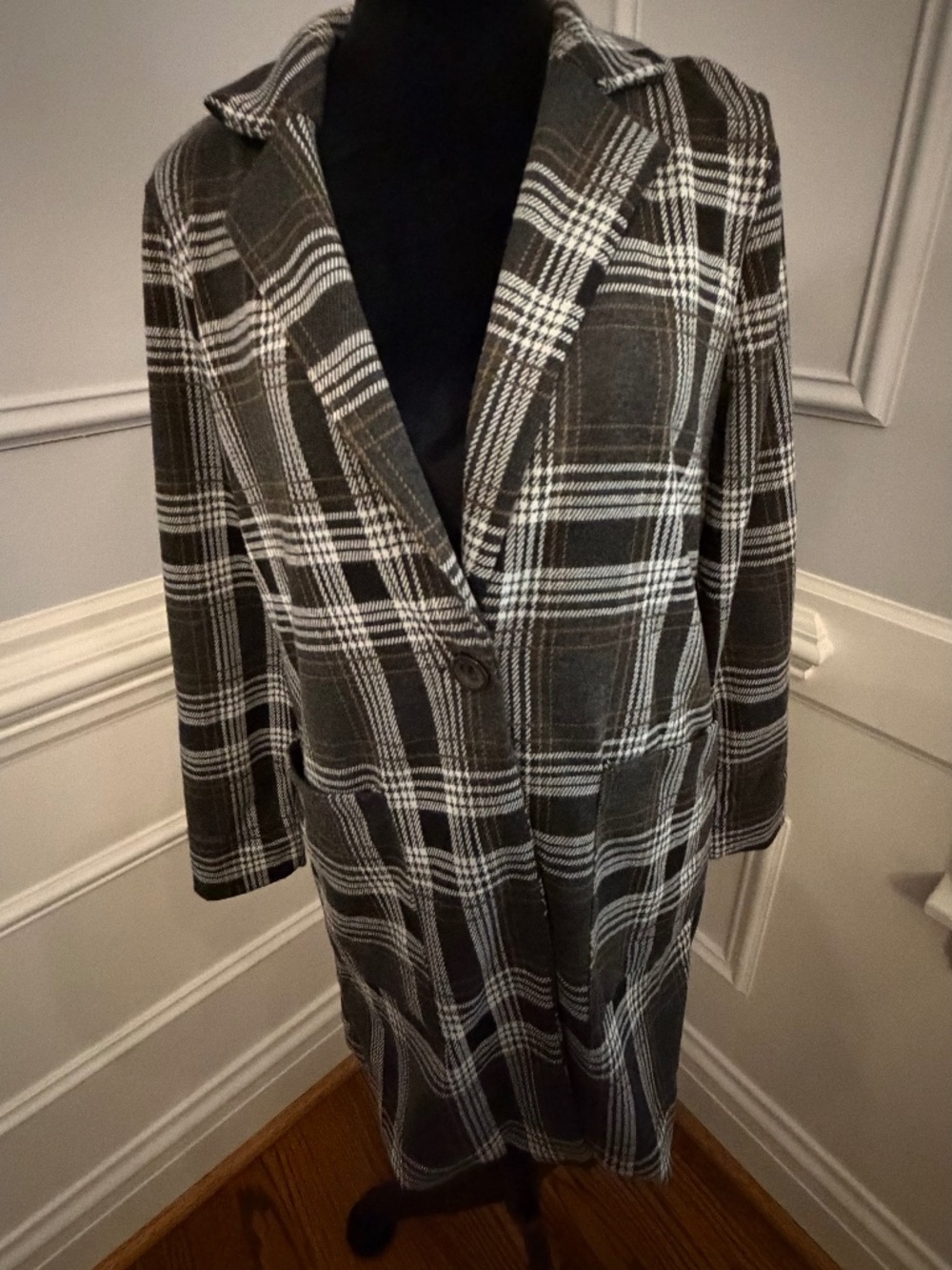Plaid brown and white blazer size small/petite.